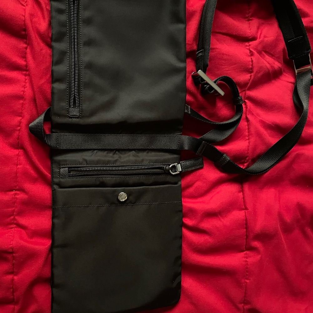 All black Prada cross body bag - Picture 2 of 4